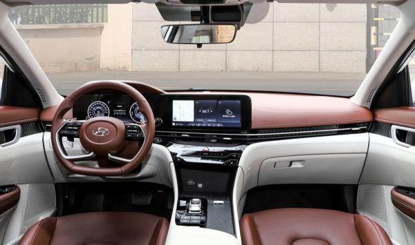 採用雙外觀設計,售價十幾萬元的中型車名圖,為何銷量不高 採用雙外觀設計,售價十幾萬元的中型車名圖,為何銷量不高