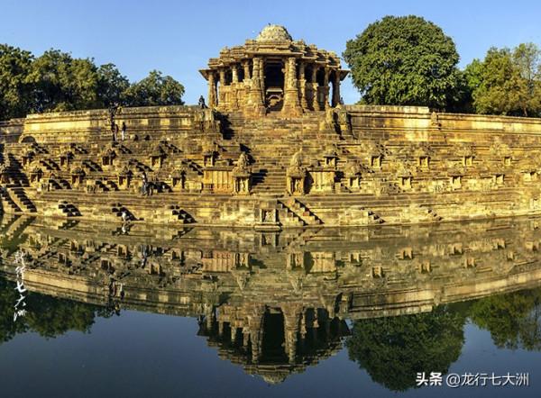 歷經千年風雨的莫德赫拉太陽神廟，精美絕倫，令人歎為觀止