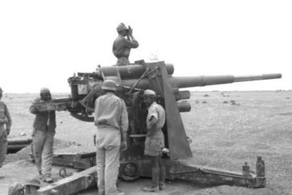 德國軍隊有多恐怖？美國坦克成“豆腐”，美軍竟都狂逃150公里？