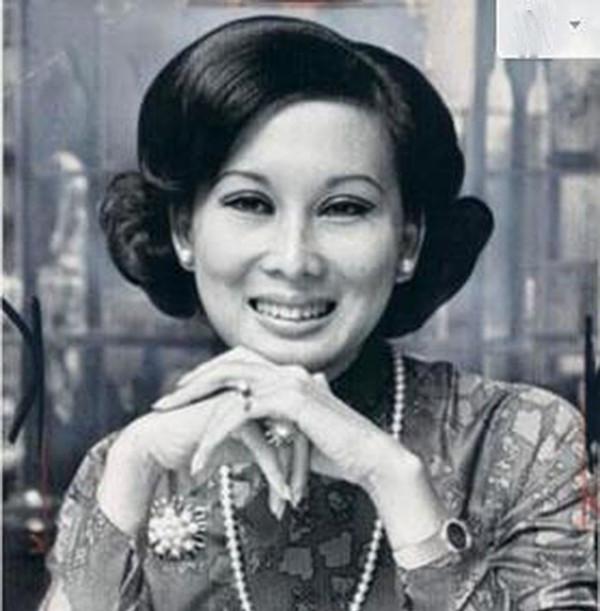 空軍司令對航空公司老闆說:追不上這位空姐,就把飛機打下來 空軍司令對航空公司老闆說:追不上這位空姐,就把飛機打下來