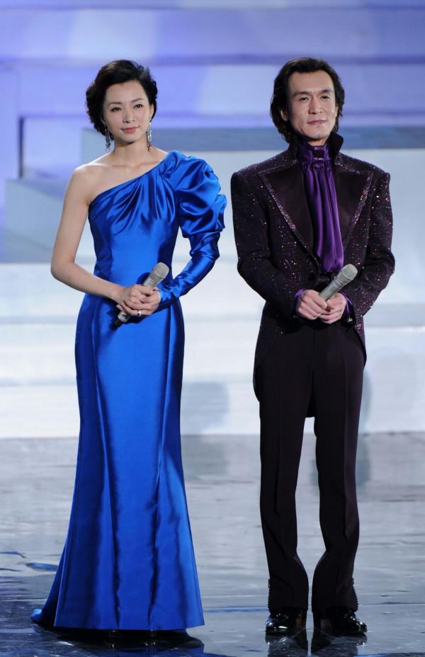 47歲周迅登央視談容貌焦慮！坦言曾動念想動臉，與董卿雙雙淚奔