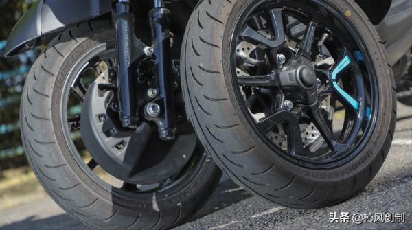 試駕雅馬哈YAMAHA Tricity300!超前部署安全性的三足巨獸 試駕雅馬哈YAMAHA Tricity300!超前部署安全性的三足巨獸