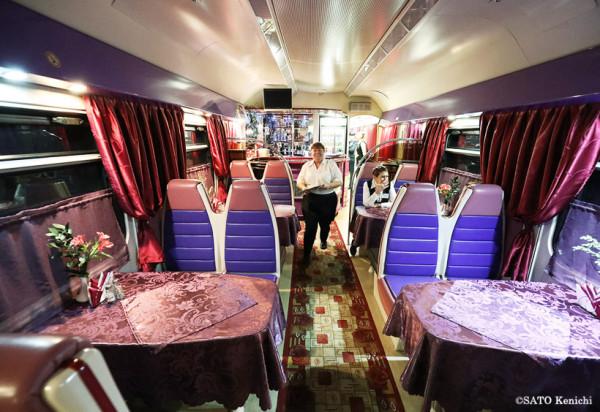 僅在西伯利亞大鐵路上享用一晚的食物和飲料,夜間臥鋪上的餐車 僅在西伯利亞大鐵路上享用一晚的食物和飲料,夜間臥鋪上的餐車