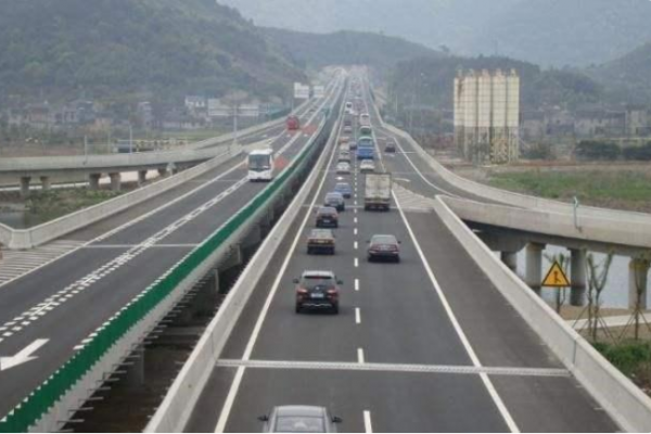 跑國道免費,走高速收費100,200公里路選哪個最划算? 跑國道免費,走高速收費100,200公里路選哪個最划算?