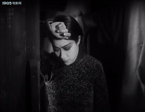 18歲出道,首演繁漪,因拍戲懷孕遭男友拋棄,53歲含恨離世 18歲出道,首演繁漪,因拍戲懷孕遭男友拋棄,53歲含恨離世