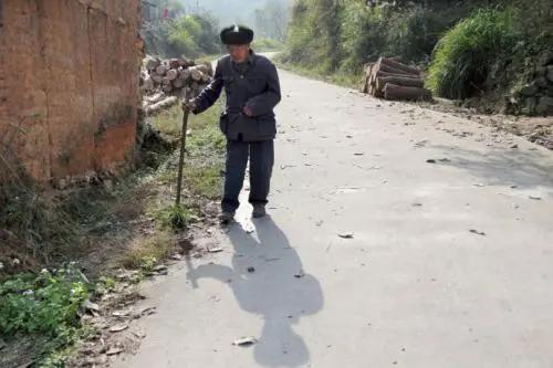 在農村還是要有一個兒子 在農村還是要有一個兒子