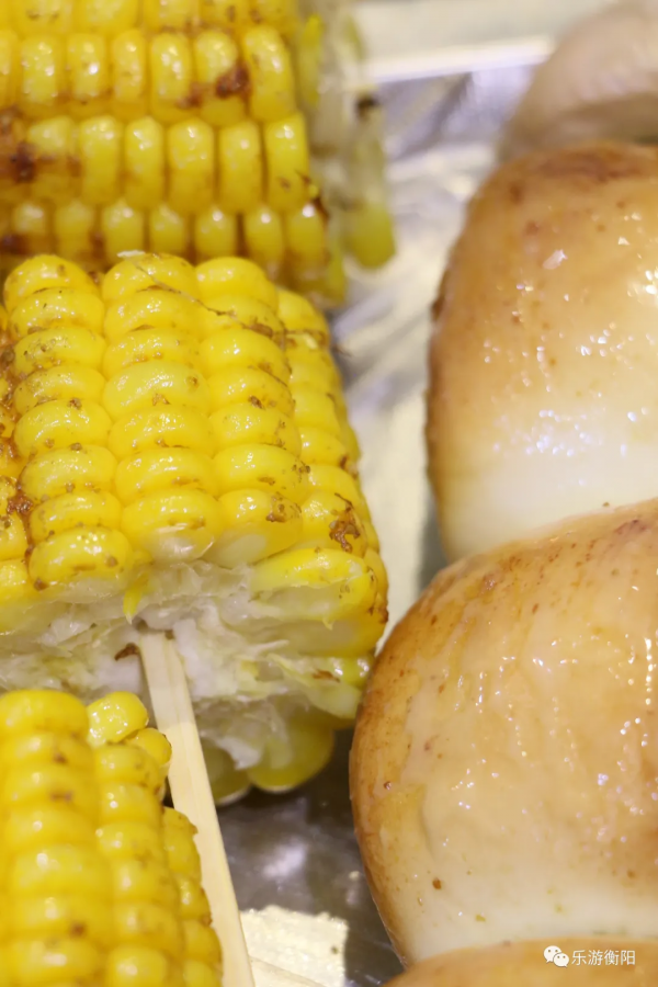 吊爐燒烤，用獨家秘訣研製，是冬日裡的一方人間風味