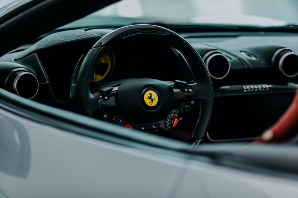 這款法拉利售價不到300萬，你還會選擇911和蘭博基尼嗎？