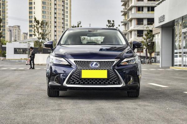 油耗4&period;6L，外觀運動價格實惠，雷克薩斯CT家用合適嗎？