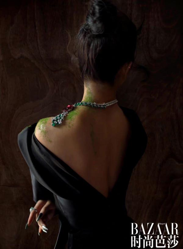 四大影后拍封面比美！鞏俐首亮相輸太慘，舒淇穿“玫瑰紅”美開掛