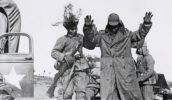 他被毛主席接見過3次,曾單獨俘虜一個營,上半身掛滿功勳章 他被毛主席接見過3次,曾單獨俘虜一個營,上半身掛滿功勳章