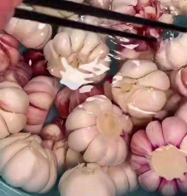 大蒜別再生吃了,太傷腸胃了,八種吃法總有一款是你的菜 大蒜別再生吃了,太傷腸胃了,八種吃法總有一款是你的菜