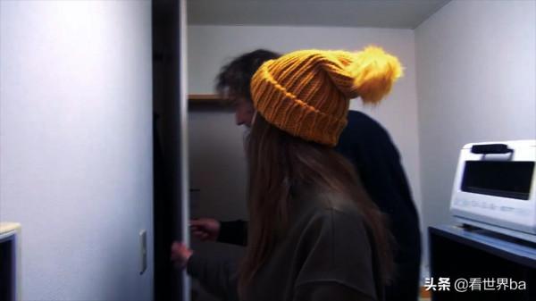 女孩蝸居在8平方米公寓裡，生活設施一應俱全，月租3800貴嗎？