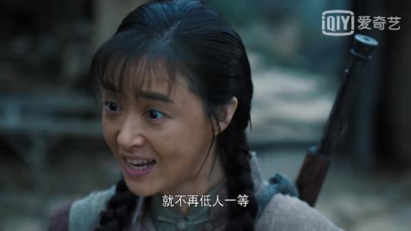 《功勳》蔣欣飾演的申紀蘭一身農民裝扮，直接破防了