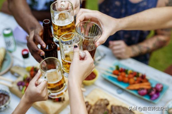 菸酒、熬夜、飲食不規則、垃圾食品，現代人養生的最大障礙