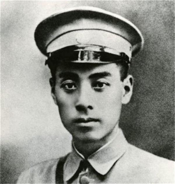 中央常委被捕，女特工賀治華急報有叛徒，陳賡卻偵破：她就是叛徒