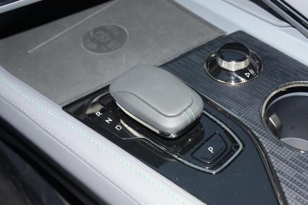 實拍極氪001，車長4970mm，純電續航最高712km，顏值媲美帕拉梅拉