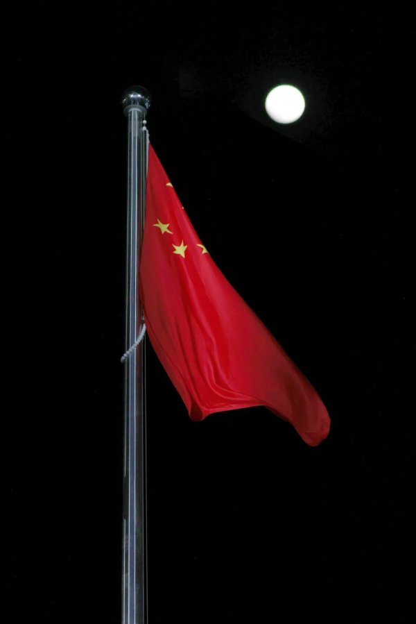 今夜，元宵圓月見證三面五星紅旗升起