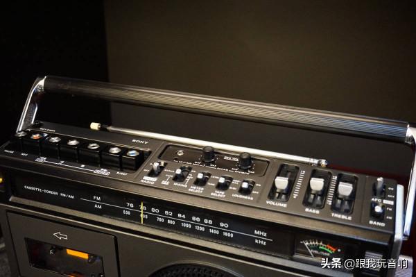 索尼 SONY CF-1980單聲道錄音機 兩波段收音機 卡帶播放器