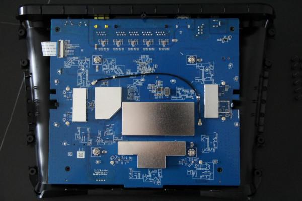 用“有形的翅膀”，讓網速飛起來：網件RAX70路由器拆解測評