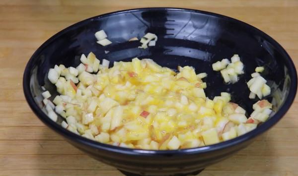 蘋果別再直接吃了，教你1個新吃法，酥軟香甜，孩子超愛吃