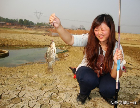 一個乾枯的水井，直徑不到1米，在這能釣魚媳婦說給生吃了