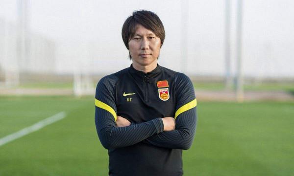 國足4訊息！李鐵口無遮攔，泰山將成國足大戶，日本前鋒受傷