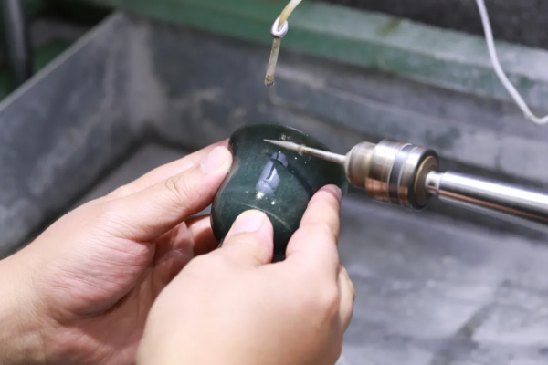 消失7年後，他帶回一隻玉杯：比玉更珍貴的，是珍惜彼此的心