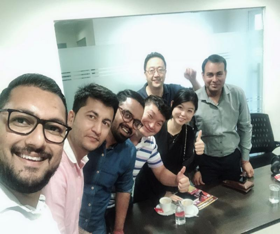 社會藍皮書：超八成青年月收入8000元以下，過半每天工作超8小時