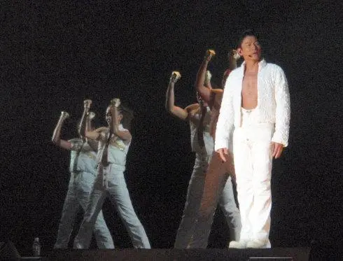 楊麗娟：追星13年逼父跳海，醒悟得太晚，毀了自己一輩子