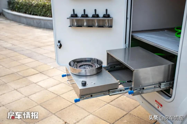 30萬出頭能入的輕卡房車，輕量化車身帶1100W太陽能，提車直接玩