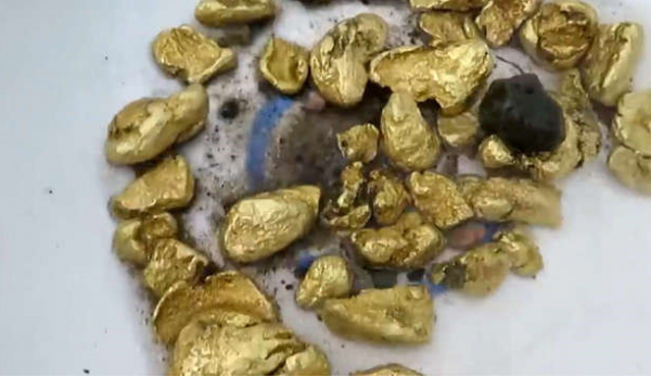 內蒙古一位拾荒者，撿到1袋子鐵棍，賣12000元卻錯過了3個億