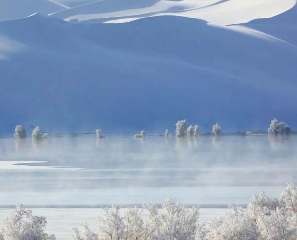 高畫質圖集！塔克拉瑪干沙漠下雪了