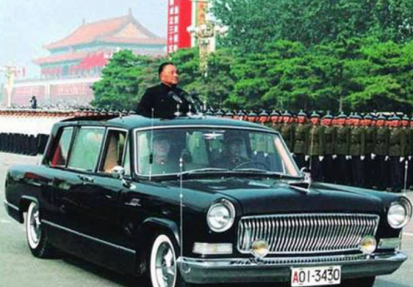 58年鄧小平視察一汽，談到燃油緊張時幽默地說：只要不燒茅臺就行