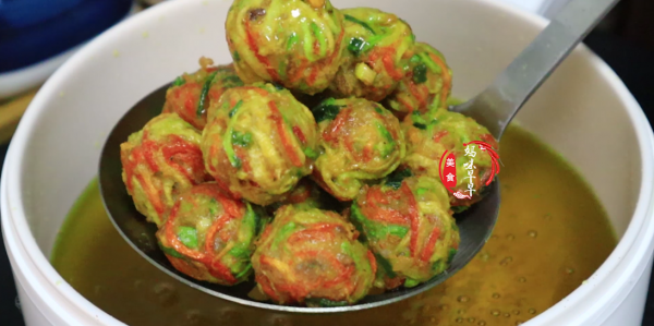 炸蘿蔔丸子,到底用麵粉還是澱粉?告訴你正確做法,個個酥脆可口 炸蘿蔔丸子,到底用麵粉還是澱粉?告訴你正確做法,個個酥脆可口