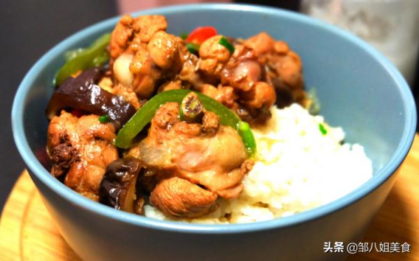 做燉雞時，不要只會焯水，記住兩個竅門，雞肉軟嫩不柴，還很入味