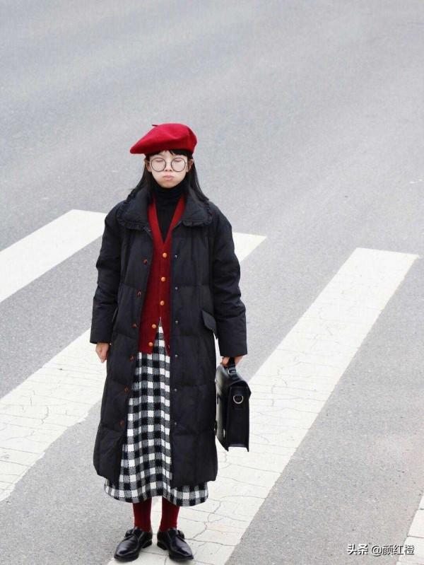 冬天穿搭不懂配色?試試黑紅配吧,成熟穩重又有氣場,誰穿誰美 冬天穿搭不懂配色?試試黑紅配吧,成熟穩重又有氣場,誰穿誰美