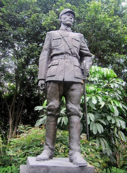 南昌起義時，他拉著5000人叛變，後成抗日名將，建國後當了副主席