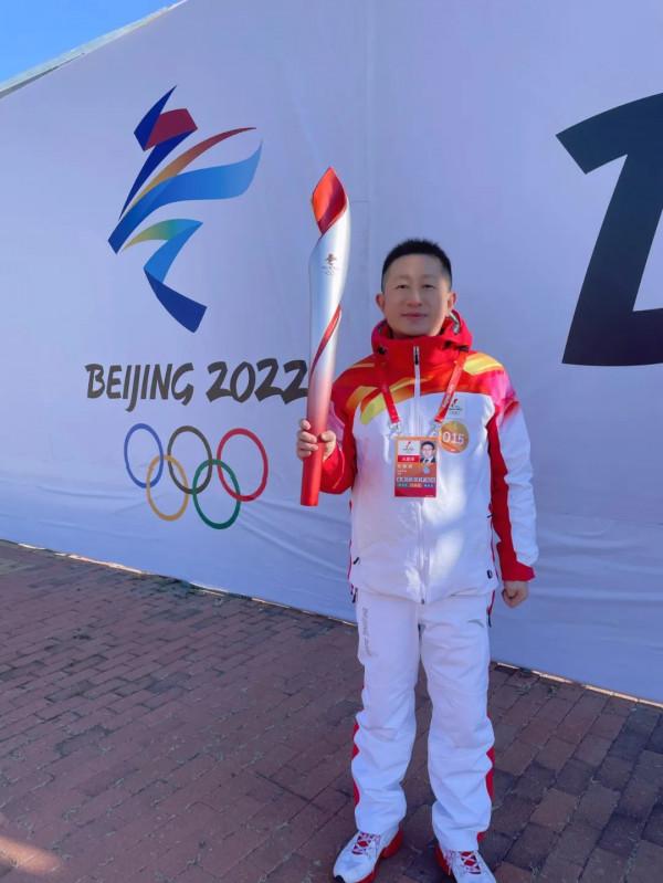 全世界矚目！今天，這位泰州籍火炬手登上了八達嶺長城