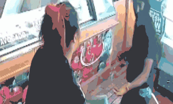 美國一女店員“反殺”持槍劫匪，釋出影片後卻被停職