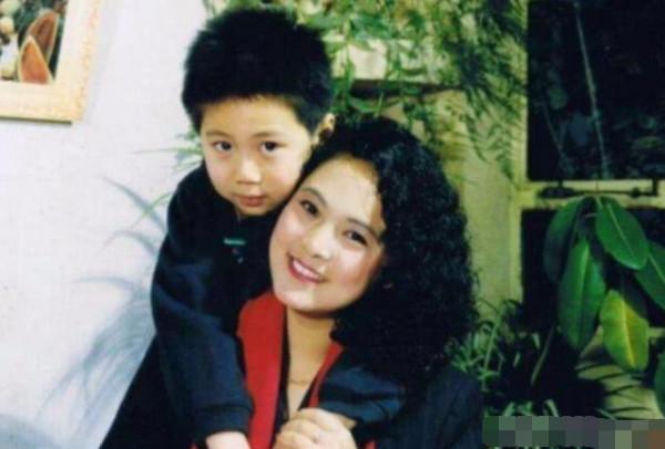 他倆因《廬山戀》而一戀成名,張瑜至今單身,郭凱敏終獲幸福 他倆因《廬山戀》而一戀成名,張瑜至今單身,郭凱敏終獲幸福