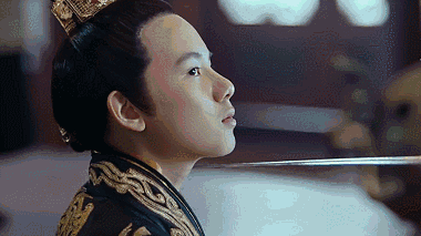 易烊千璽室友換女友太快！疑似無縫銜接，網友：小小年紀就渣了？