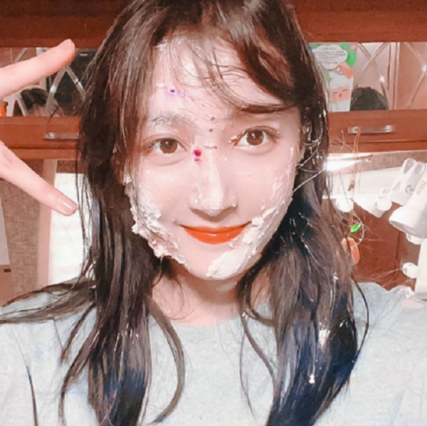 知名女星鞠婧禕穿衣服游泳!一臉水漬頭髮零散,泡水中面板白淨 知名女星鞠婧禕穿衣服游泳!一臉水漬頭髮零散,泡水中面板白淨