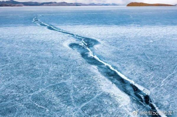 想欣賞“藍冰”奇景不用去貝加爾湖了，西南邊陲普莫雍錯驚豔你