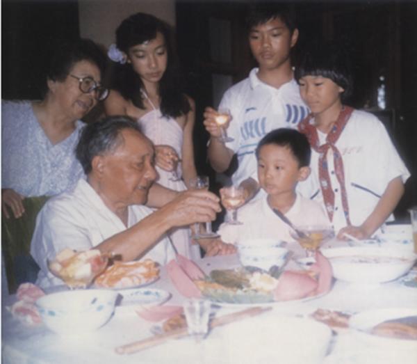 彭德懷祝賀鄧小平新婚，初見卓琳大叫：你可真會找老婆啊