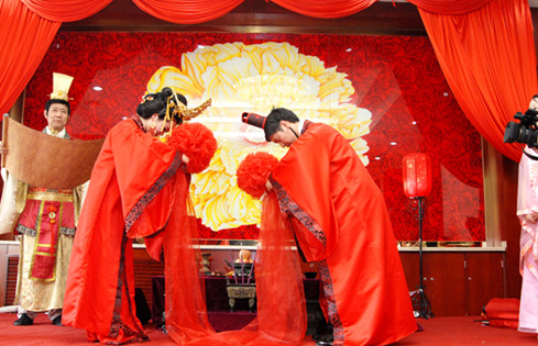 俗語：男佔三八必發，女佔三八必寡，“三八”指什麼呢？如何發？