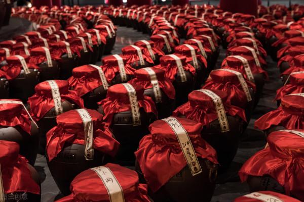 儲存白酒的竅門，不會“跑酒”，越陳越香，家裡白酒多要學會