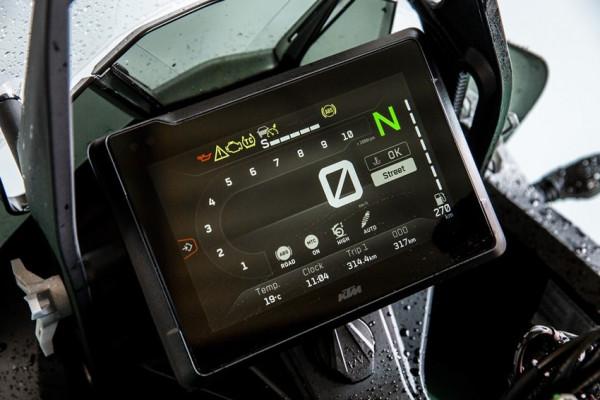 試駕測評KTM新款1290advS摩托車，帶有ACC系統