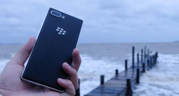 全鍵盤手機的落日餘暉：黑莓Key2上手評測