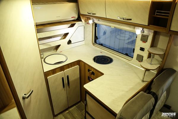 能上京牌的福特小額頭房車,車高不超2.5米!卓美亞卓越X2 能上京牌的福特小額頭房車,車高不超2.5米!卓美亞卓越X2